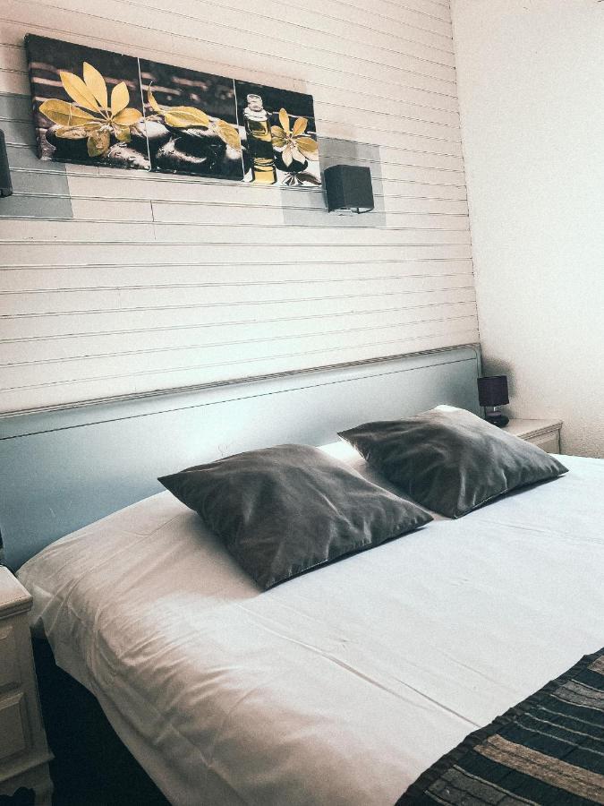 Auberge Des Pins Туретс Екстериор снимка
