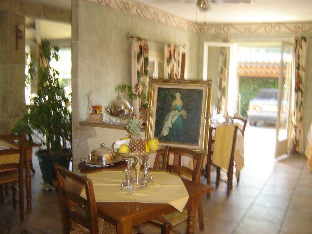 Auberge Des Pins Туретс Екстериор снимка