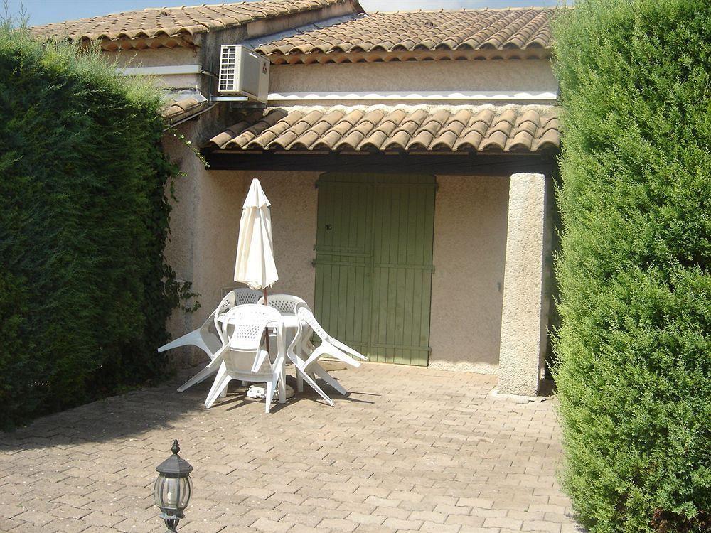 Auberge Des Pins Туретс Екстериор снимка