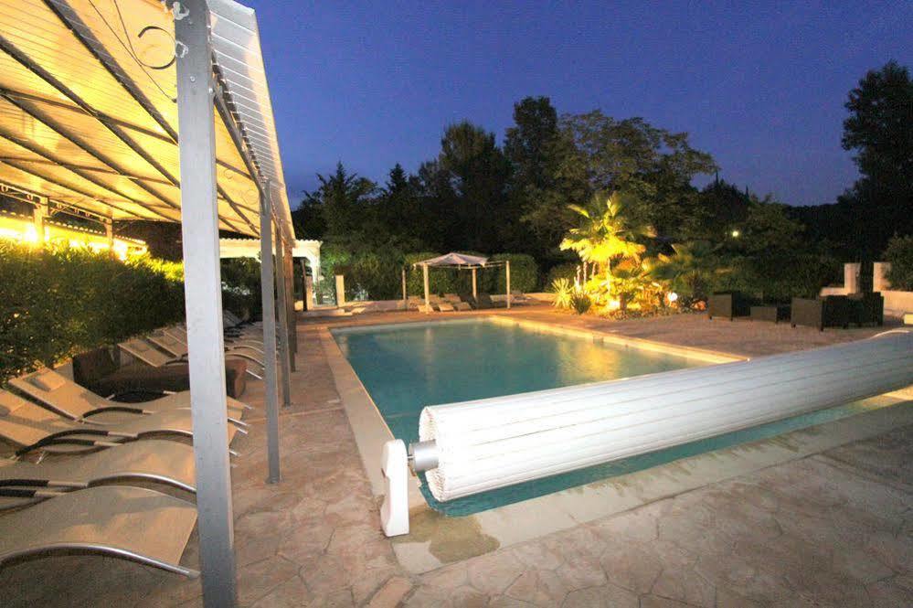 Auberge Des Pins Туретс Екстериор снимка