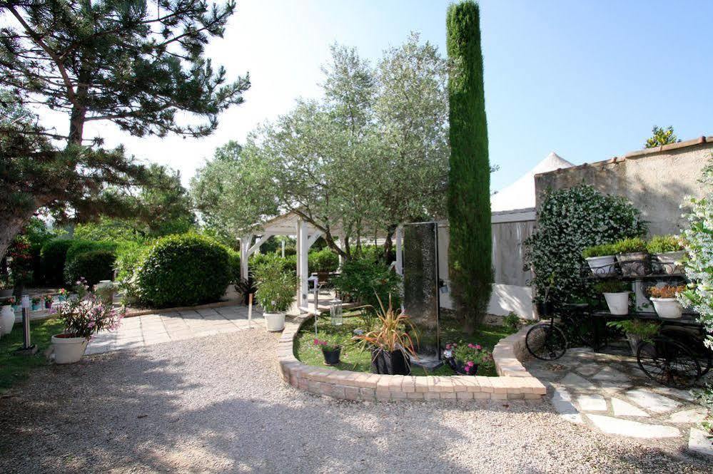 Auberge Des Pins Туретс Екстериор снимка