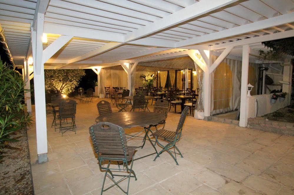 Auberge Des Pins Туретс Екстериор снимка