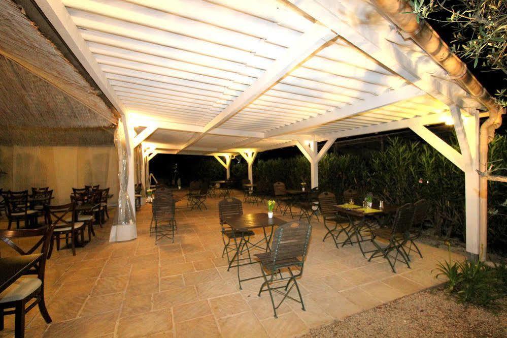 Auberge Des Pins Туретс Екстериор снимка