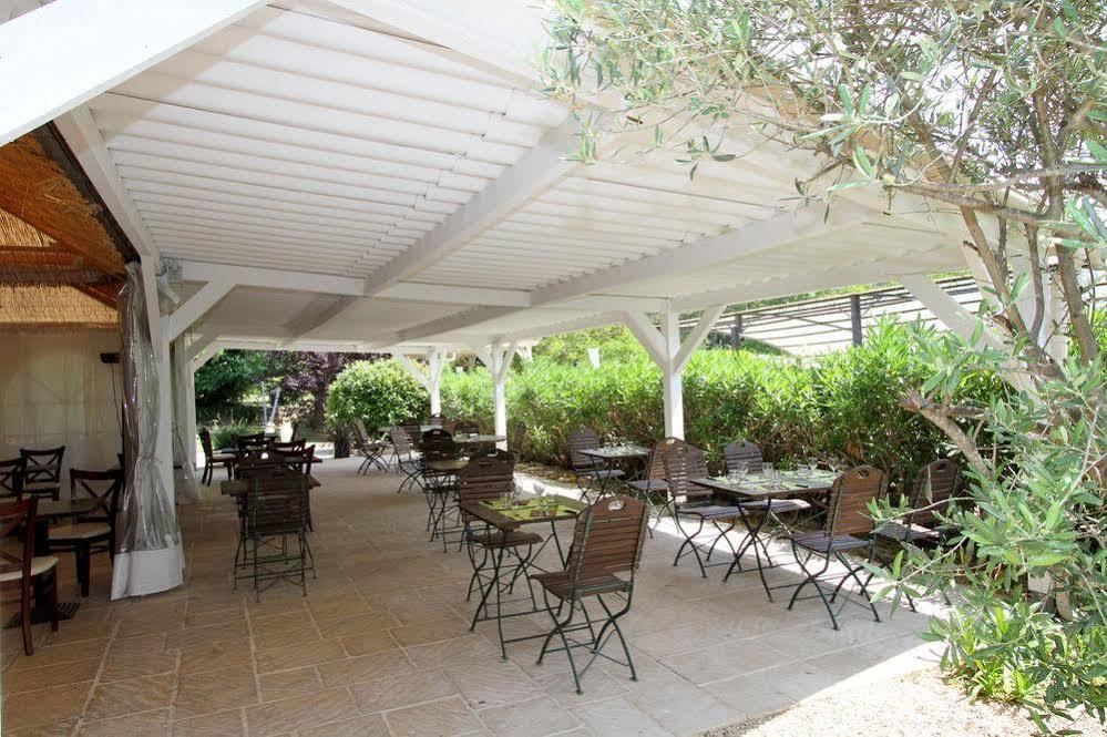 Auberge Des Pins Туретс Екстериор снимка
