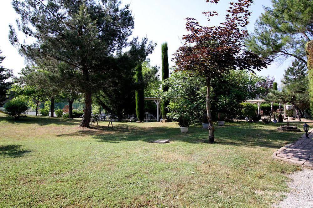 Auberge Des Pins Туретс Екстериор снимка