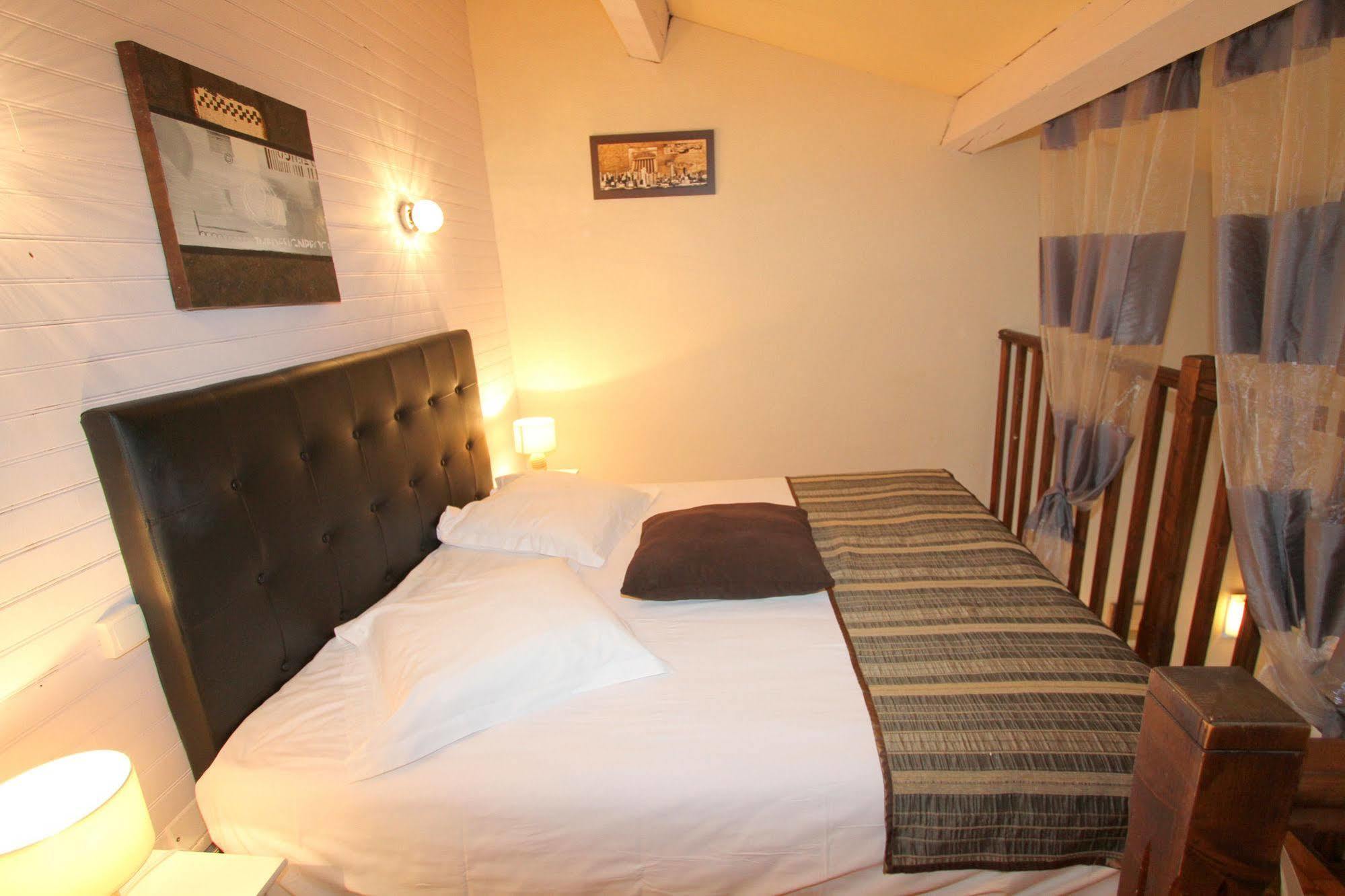 Auberge Des Pins Туретс Екстериор снимка