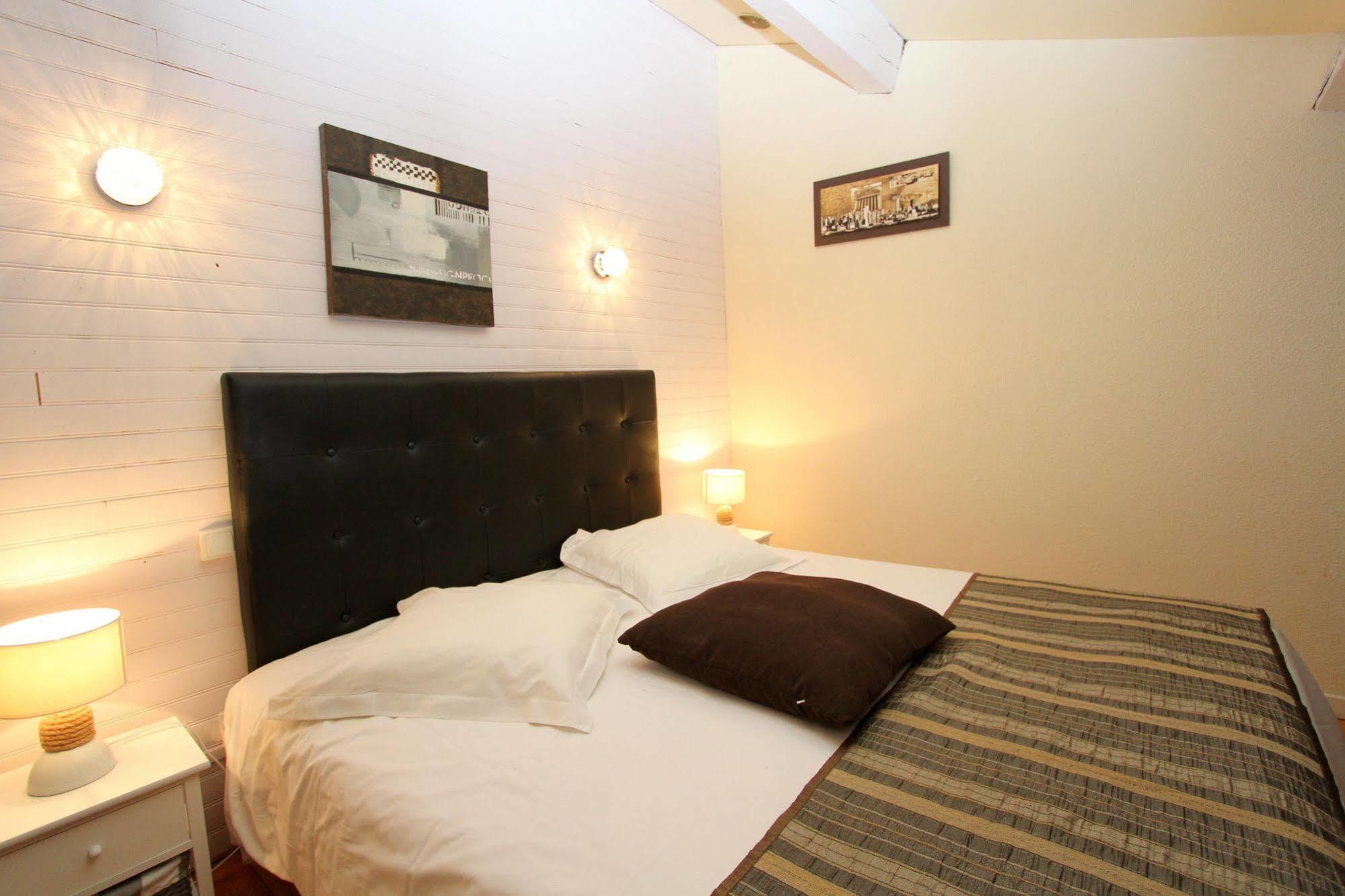 Auberge Des Pins Туретс Екстериор снимка