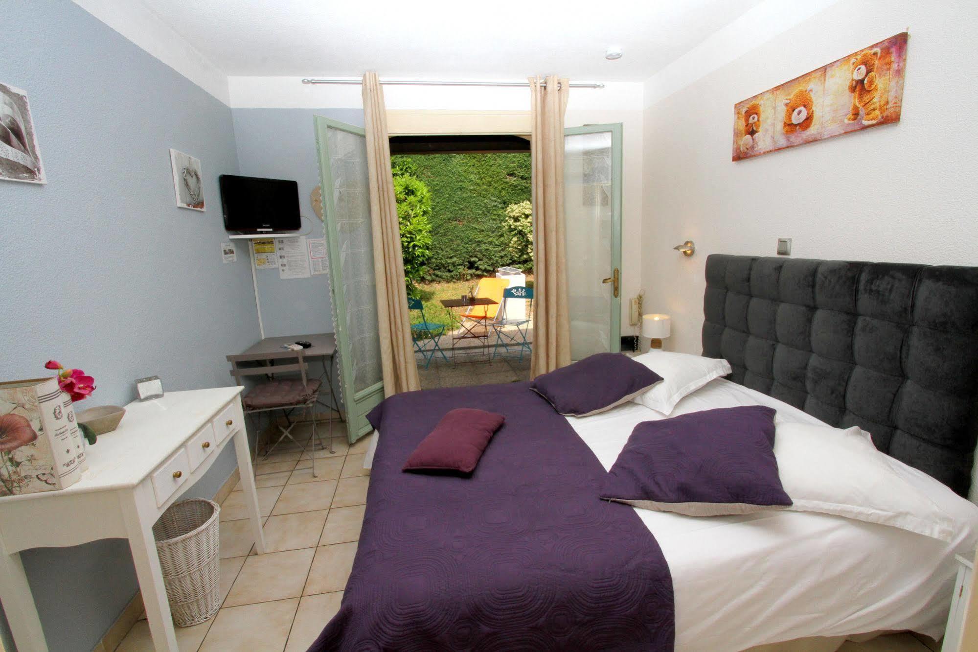 Auberge Des Pins Туретс Екстериор снимка